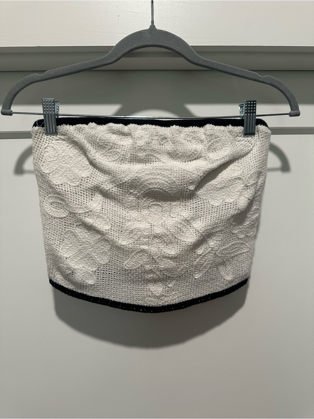 NWOT Abercrombie and Fitch White Textured Knit Tube Top with Black Trim